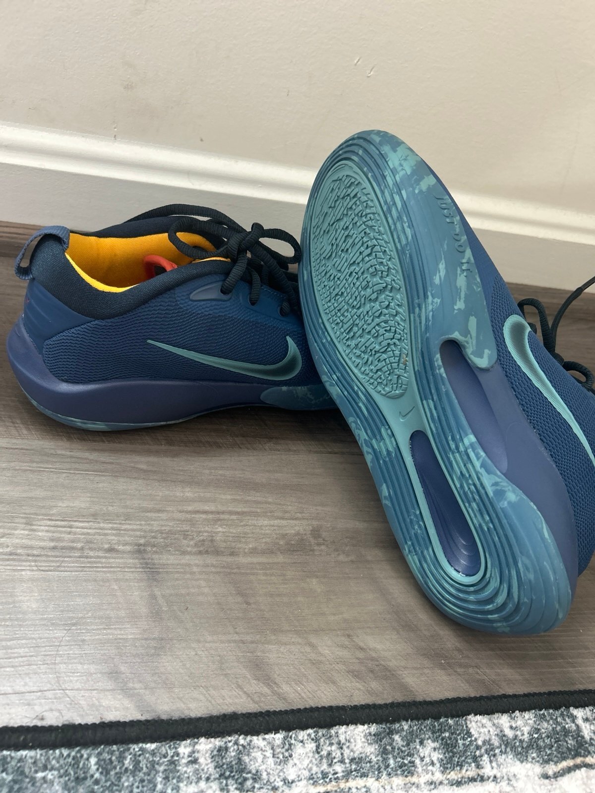 Angled view of Nike IsoFly Mystic Navy men's size 6 sneaker