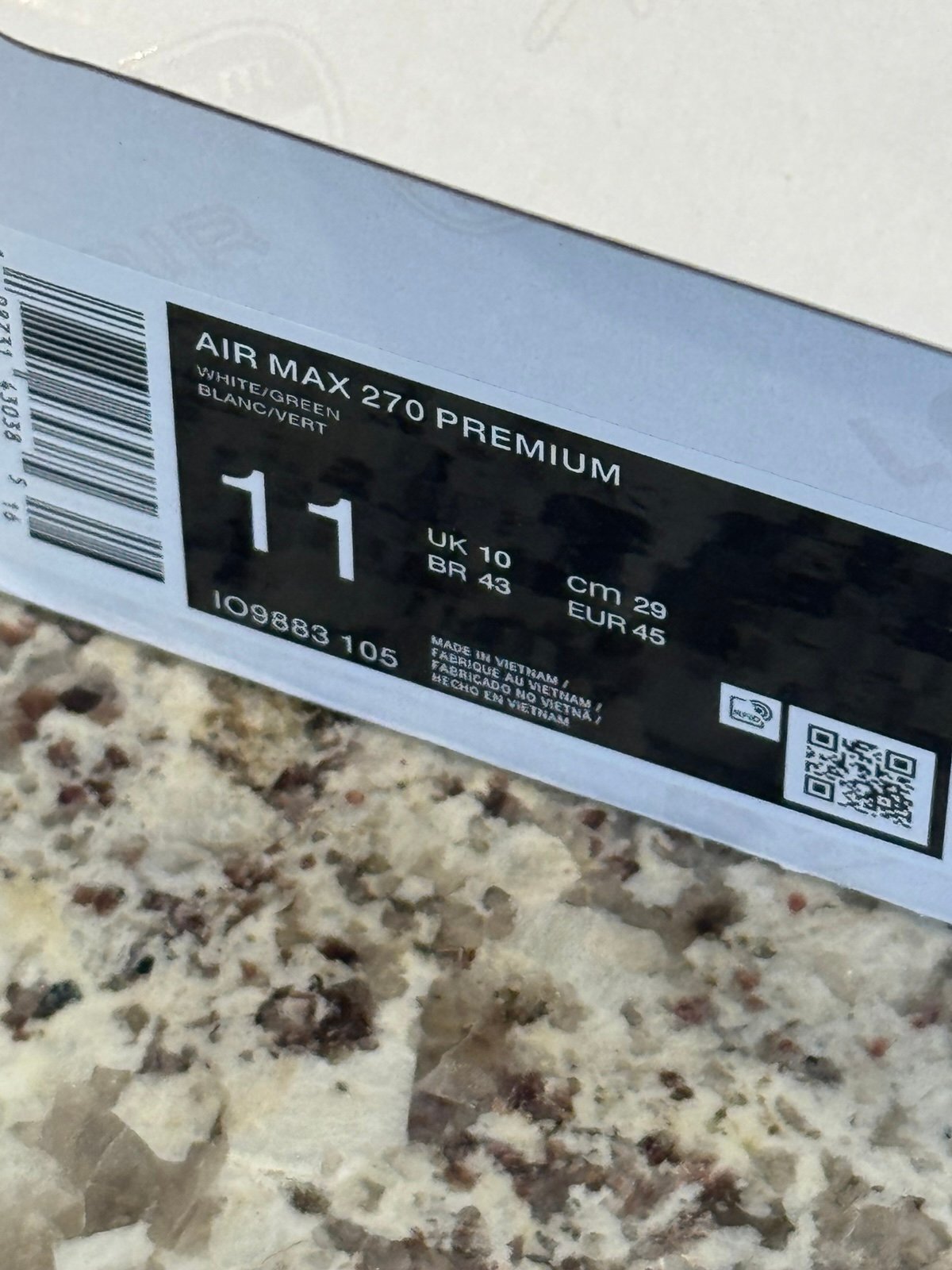 Nike Air Max 270 Premium visible Air heel and white green upper detail