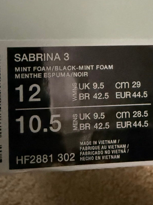 Nike Sabrina 3 Statue of Liberty shoebox size label, men's 10.5 and women's 12