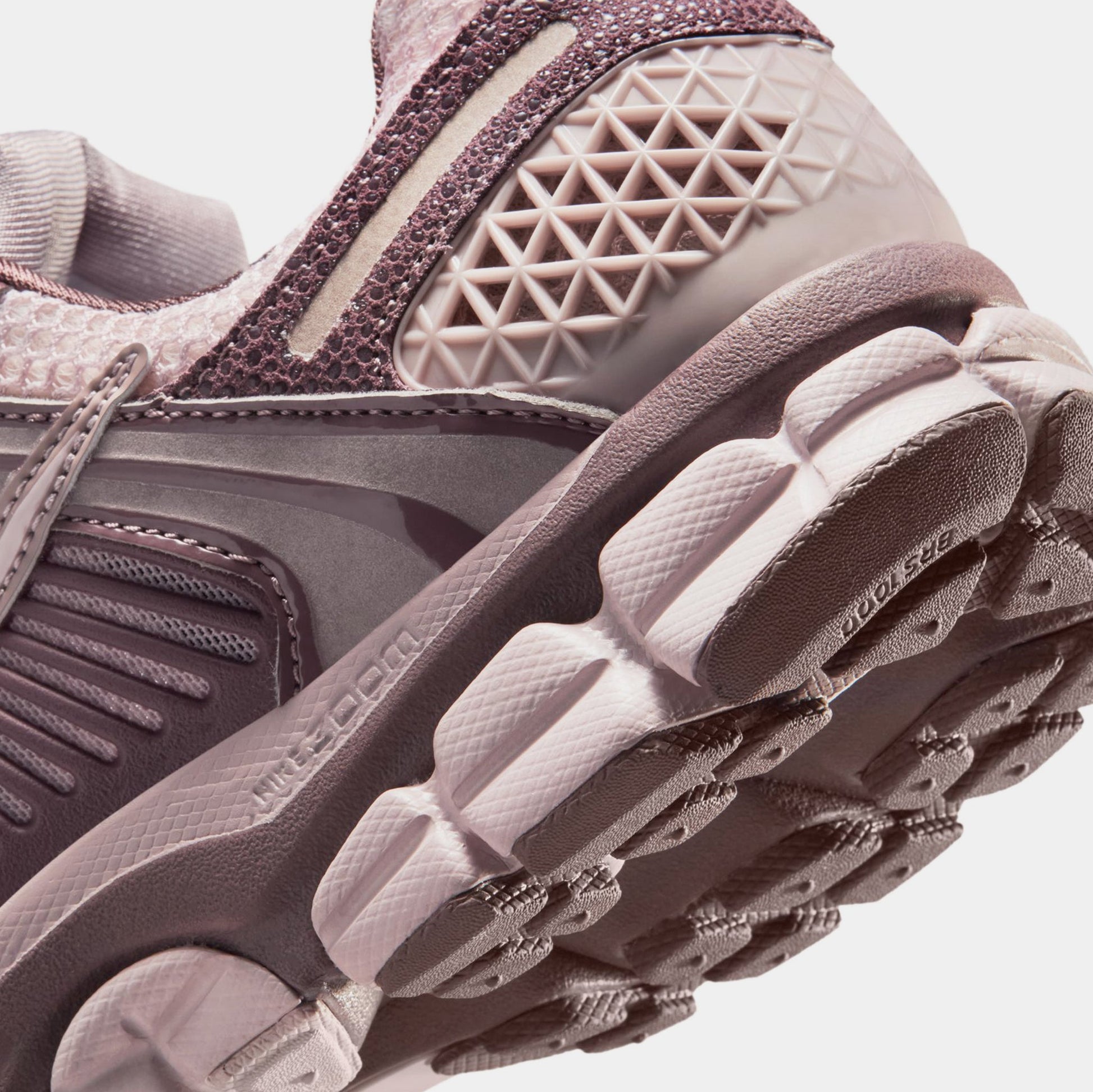 Nike Zoom Vomero 5 Stingray II6236-500 heel cushioning detail
